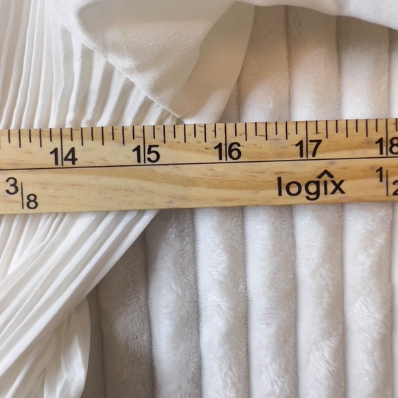 # A202  N by Nancy  Modern Glam  White Puff Sleeve  Peplum  Blouse  NWT  L - Picture 5 of 5